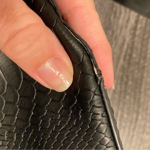 Jessica Simpson black faux snake skin gold studded shoulder bag purse tote EUC - Picture 9 of 16